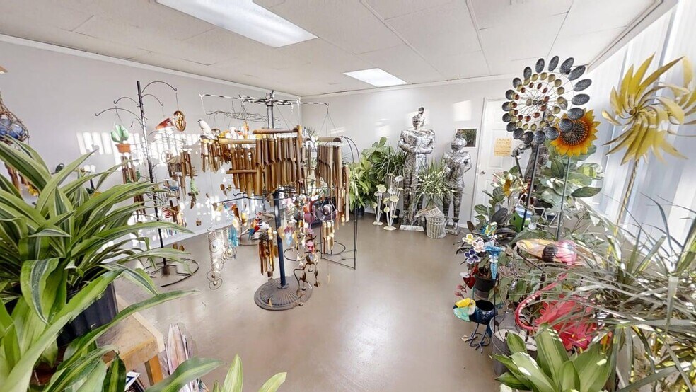 More Photos Of 17897 US-31, Vinemont General Retail For Sale