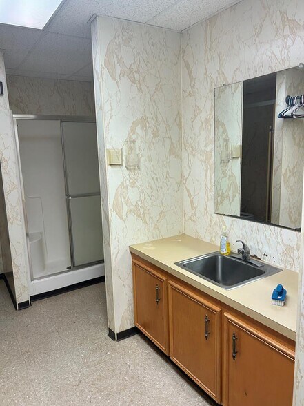 More Photos Of 818 N Raguet St, Lufkin Light Distribution For Sale