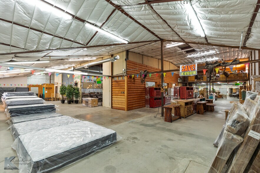 More Photos Of 302 N Access Rd, Clyde Showroom For Sale