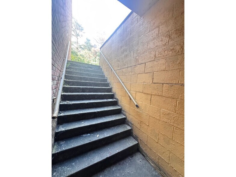 More Photos Of 4150 Pontiac Lake Rd, Waterford Religious Facility For Lease