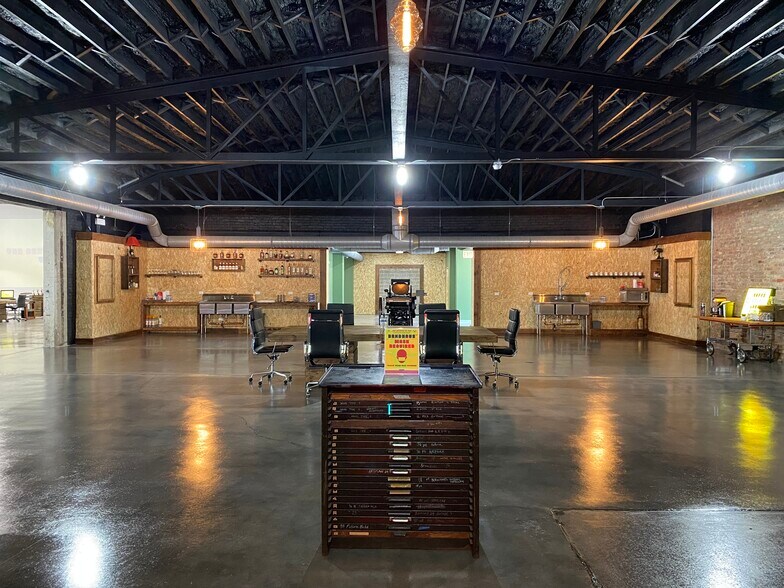 More Photos Of 1727 W 21st St, Chicago Office For Lease