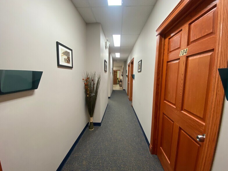 More Photos Of 130 Broadway Blvd, Sherwood Park Office For Sale