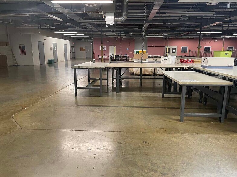 More Photos Of 498 Industrial Dr, Bristol Warehouse For Sale