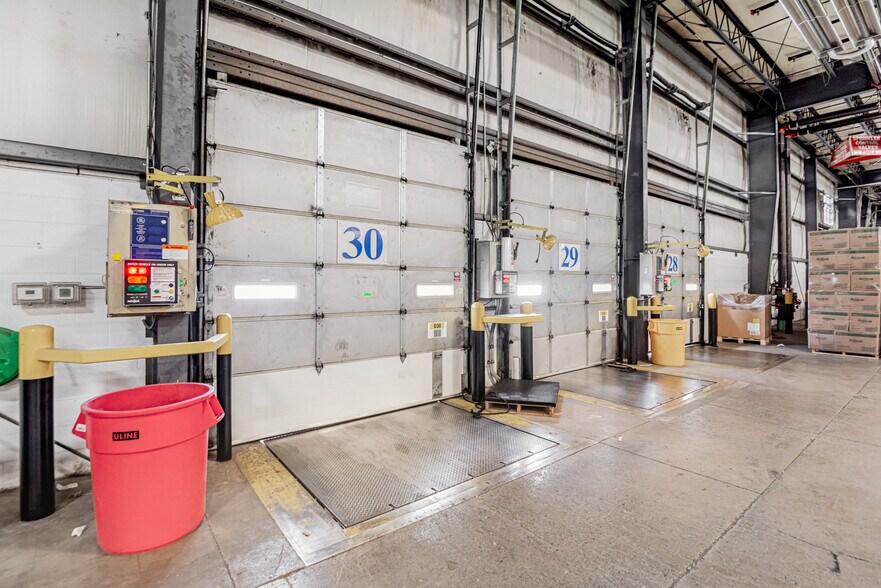 More Photos Of 999 Boundary Rd, Oshawa Warehouse For Lease