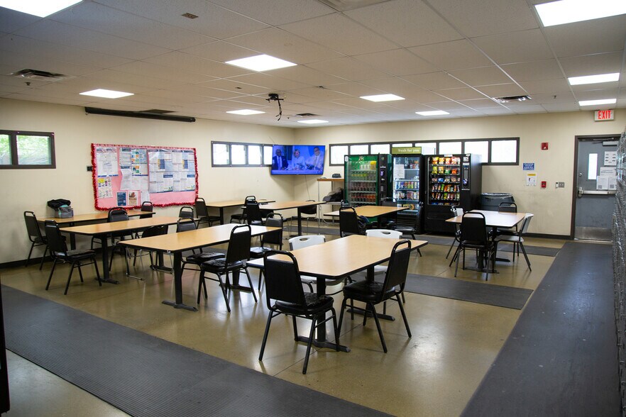 More Photos Of 3901 Midway Pl NE, Albuquerque Manufacturing For Sale
