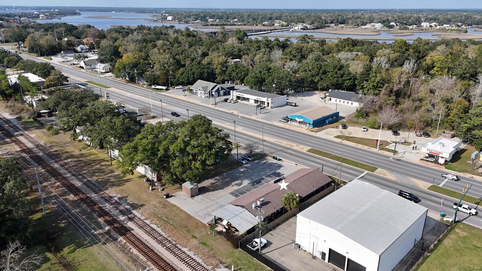 More Photos Of 1220 Bienville Blvd, Ocean Springs General Retail For Lease