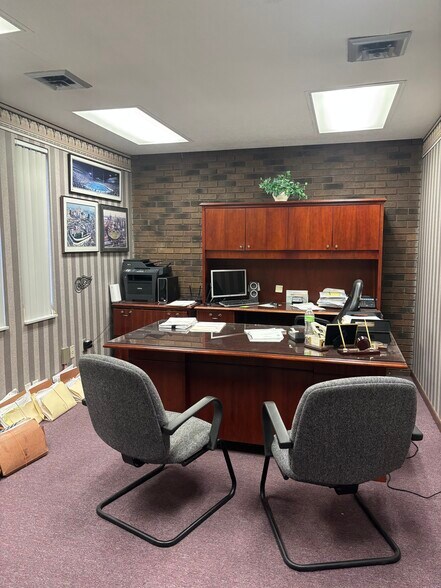 More Photos Of 608 N Wayne Rd, Westland Office For Sale