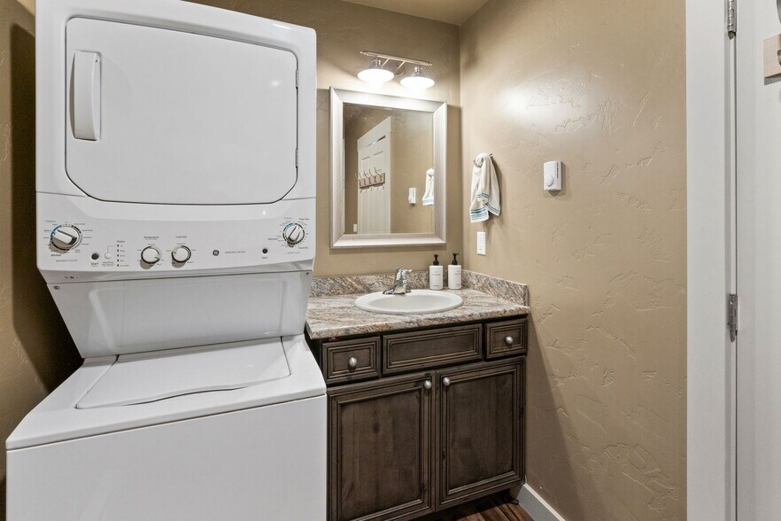 More Photos Of 303 Cold Iron Rd, Gallatin Gateway Warehouse For Sale