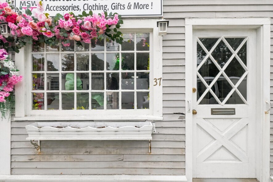More Photos Of 33-37 S Main St, Ipswich Storefront Retail Residential For Sale