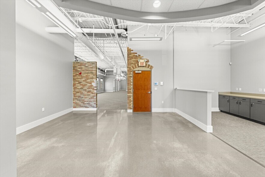 More Photos Of 2099 Thunderhead Rd, Knoxville Loft Creative Space For Sale