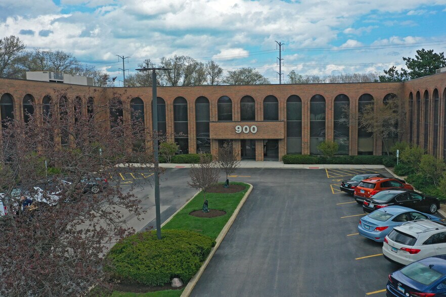 More Photos Of 900 N Shore Dr, Lake Bluff Office For Lease