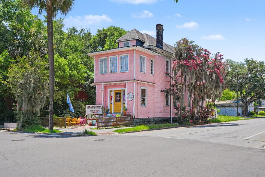 More Photos Of 17 W 41st St, Savannah Freestanding For Sale