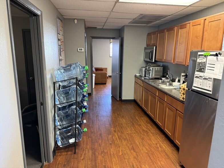 More Photos Of 5815 N Black Canyon Hwy, Phoenix Medical For Lease