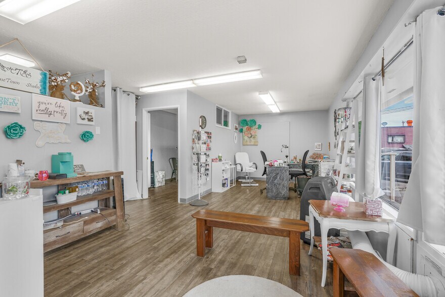 More Photos Of 118 Engle Ave, Molalla Storefront For Sale