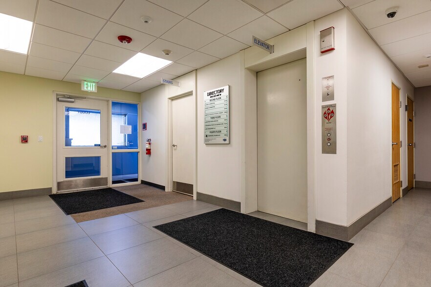 More Photos Of 4241 21st Ave W, Seattle Office For Lease