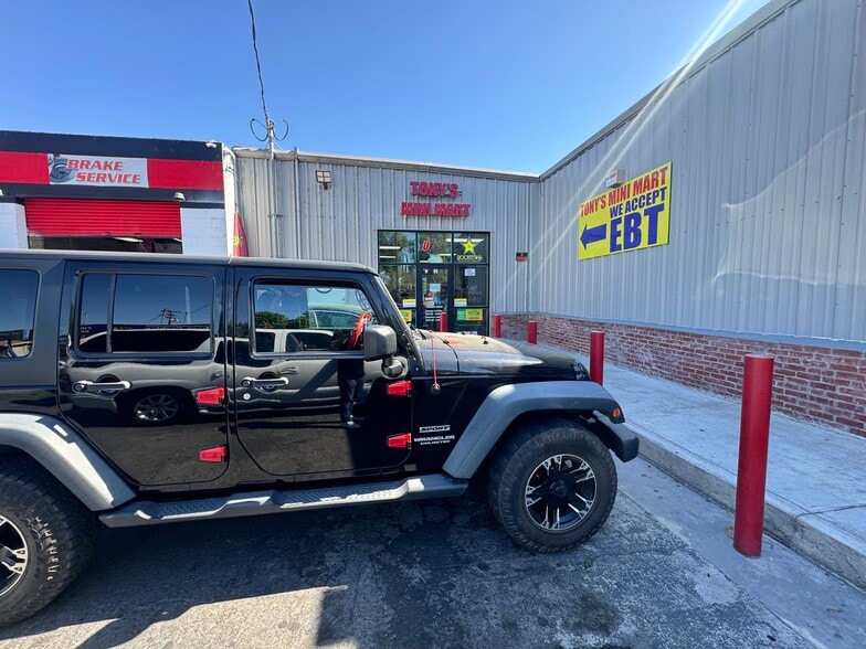 More Photos Of 405 McHenry Ave, Modesto Auto Dealership For Sale