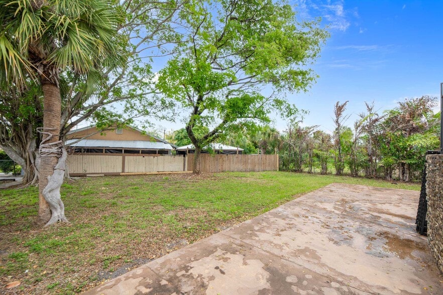 More Photos Of 359 10th St, West Palm Beach Storefront Retail Office For Sale