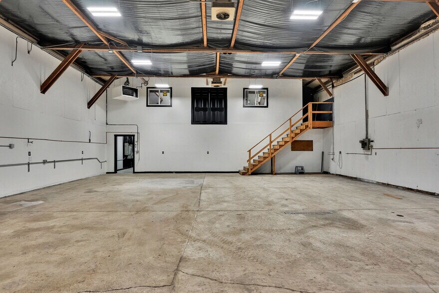 More Photos Of 11445 N Reed Rd, Hayden Warehouse For Lease