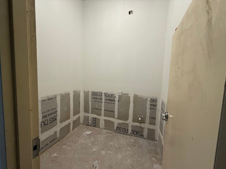 More Photos Of 209-211 Westwood Ave, Westwood Restaurant For Lease