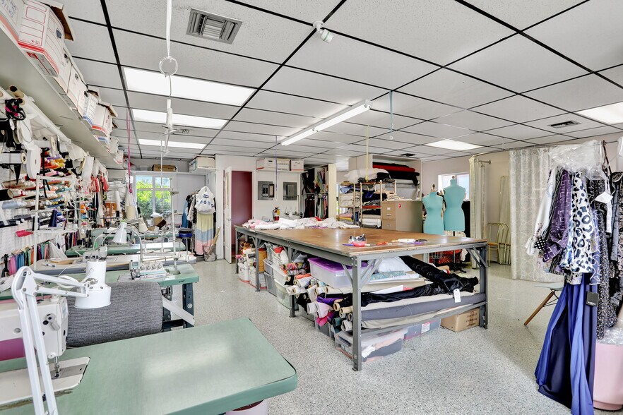 More Photos Of 311 E Prospect Rd, Oakland Park General Retail For Sale