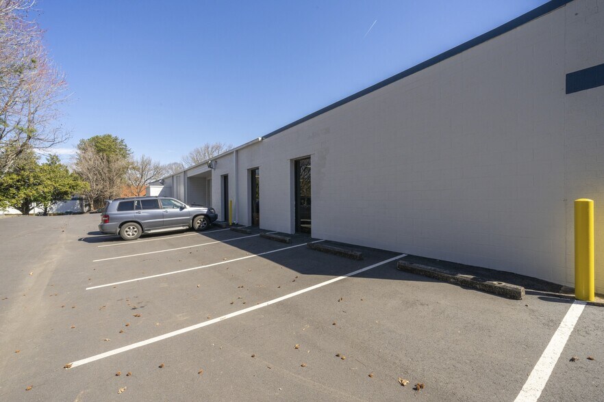 More Photos Of 3002 Kingston Ct SE, Marietta Light Distribution For Lease