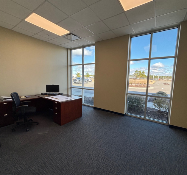 More Photos Of 33 Acme Way, Wilmington Distribution For Lease