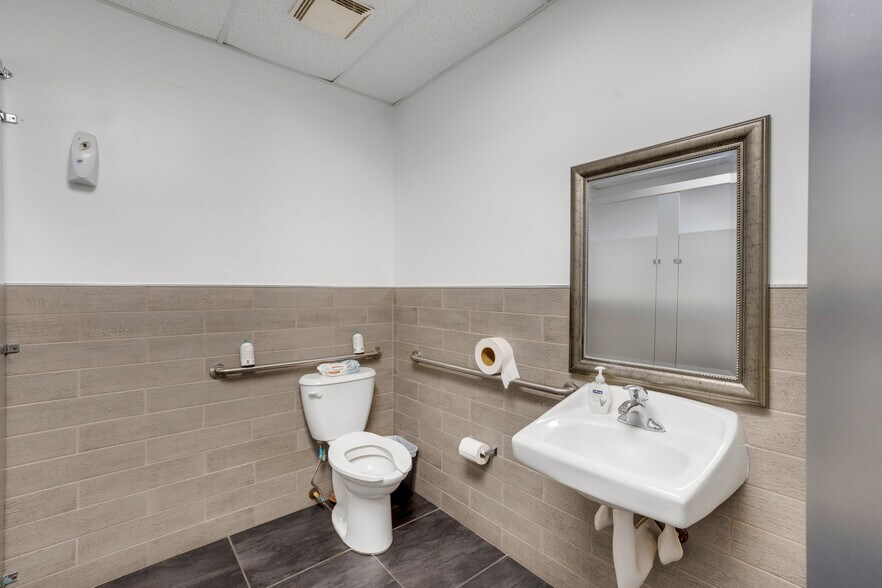 More Photos Of 7725 W 2nd Ct, Hialeah Warehouse For Sale