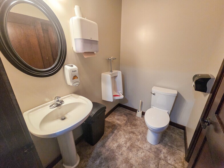 More Photos Of 4002 9 Av N, Lethbridge Warehouse For Sale