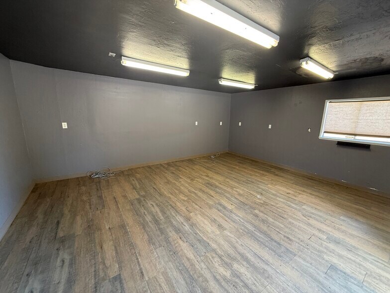 More Photos Of 2651 Henderson, Redding Warehouse For Sale
