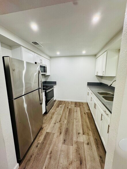 More Photos Of 5180 E Hedges Ave, Fresno Apartments For Sale