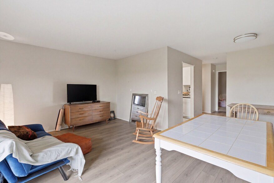 More Photos Of 2820 15th W, Seattle Apartments For Sale