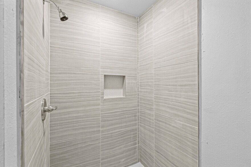 More Photos Of 101 S Allen Genoa Rd, South Houston Apartments For Sale
