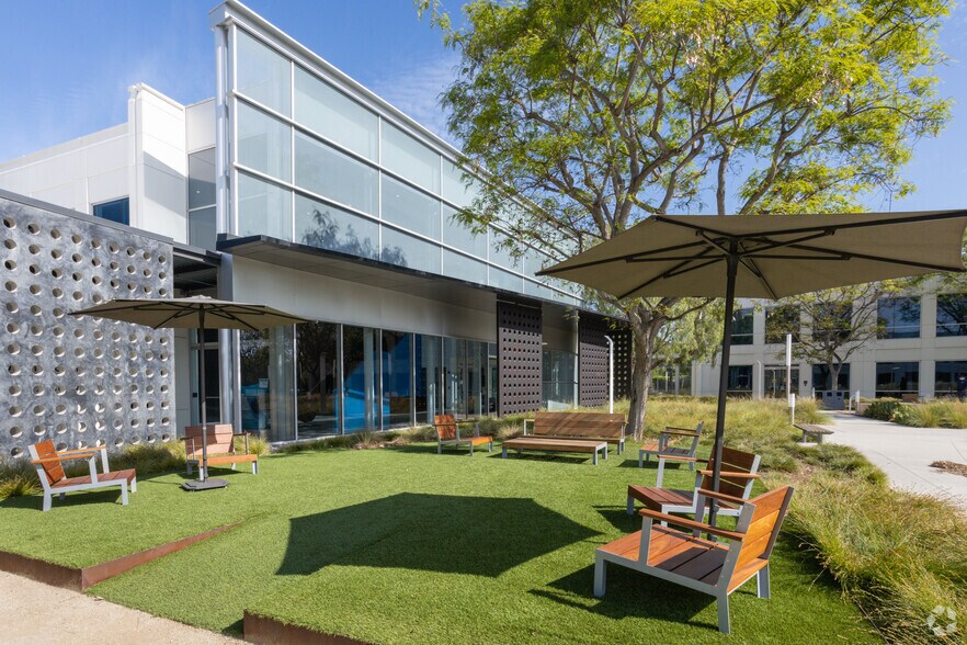 More Photos Of 3337 Susan St, Costa Mesa Unknown For Lease