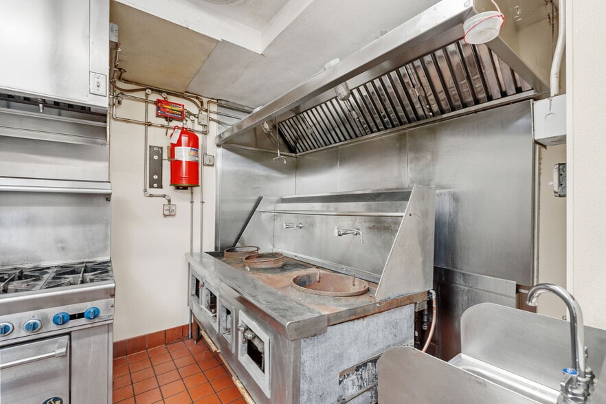 More Photos Of 5554 34th Ave S, Minneapolis Restaurant For Sale