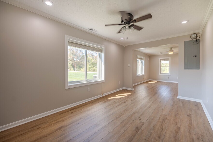 More Photos Of 204 Killen Rd, Memphis Flex For Sale