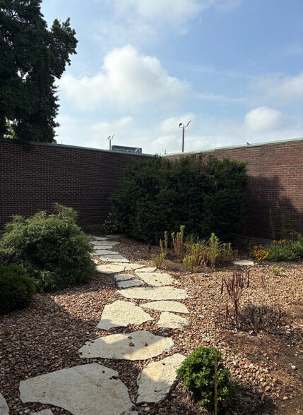 More Photos Of 6 Westbury Dr, Saint Charles Office For Lease