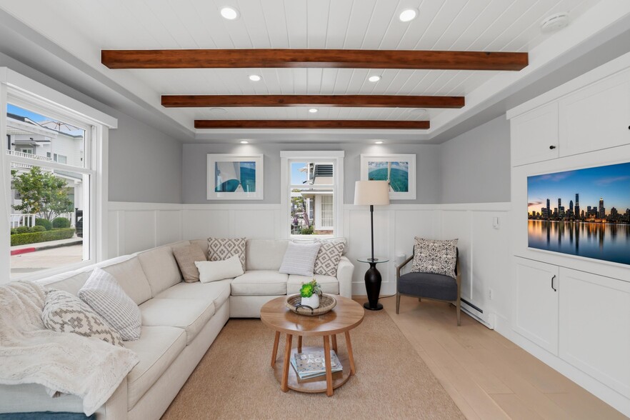 More Photos Of 104 Onyx Ave, Newport Beach Specialty For Sale
