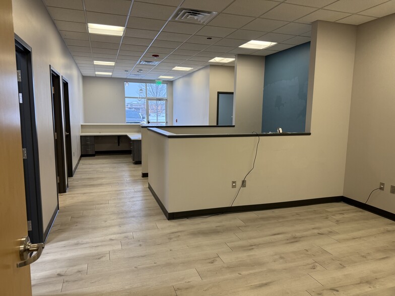 More Photos Of 211 Sioux Point Rd, Dakota Dunes Office For Lease
