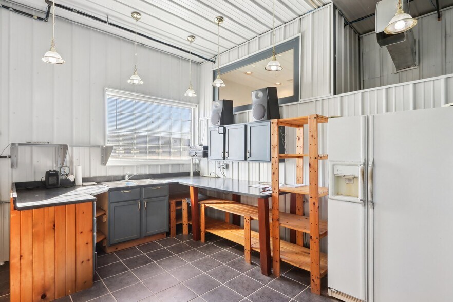 More Photos Of 680 Enterprise Dr, Lake Mills Freestanding For Lease