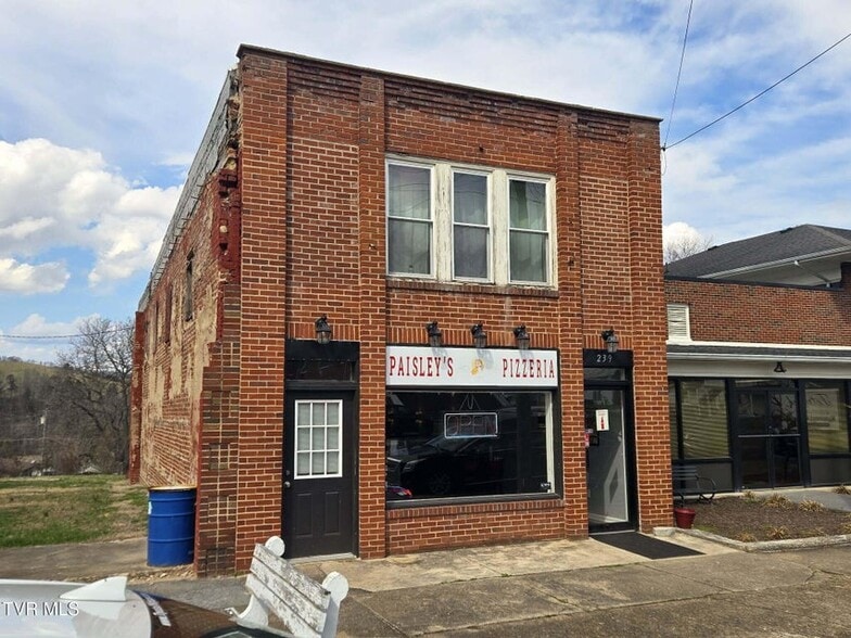 More Photos Of 239 Main St, Bluff City Restaurant For Sale