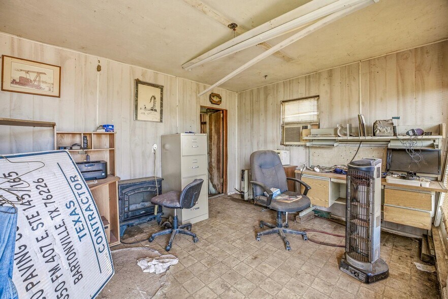 More Photos Of 3429 W Walker St, Breckenridge Warehouse For Sale