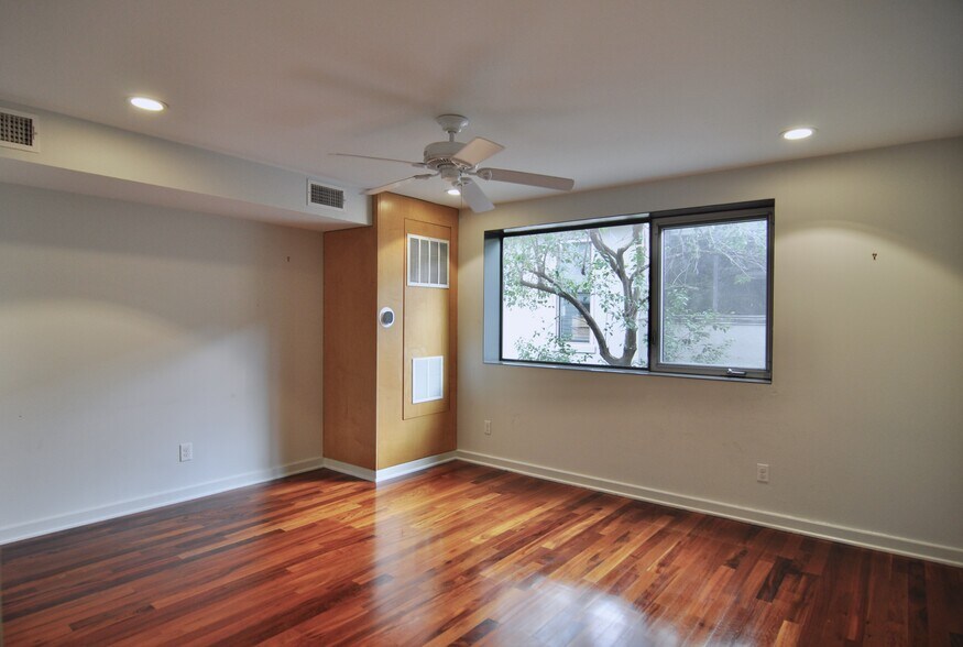 More Photos Of 904 West Ave, Austin Office Residential For Sale