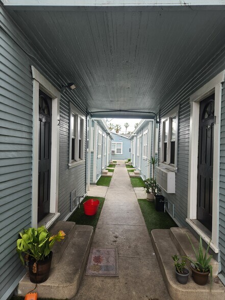 More Photos Of 1706 Sherman Pl, Long Beach Apartments For Sale