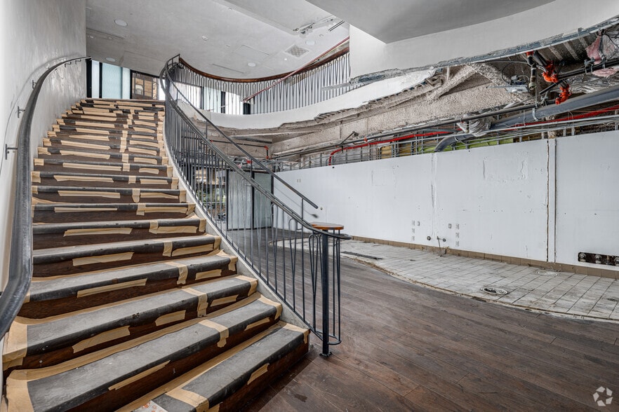 More Photos Of 655 S Hope St, Los Angeles Apartments For Lease