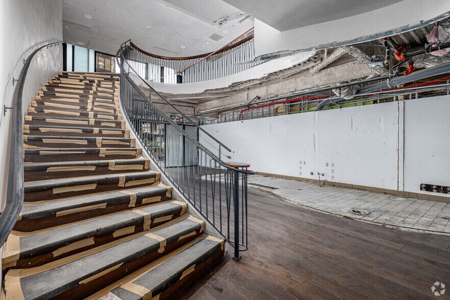 More Photos Of 701 W 7th St, Los Angeles Apartments For Lease