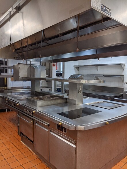 More Photos Of 400 Benedict Ave, Tarrytown Hotel For Lease