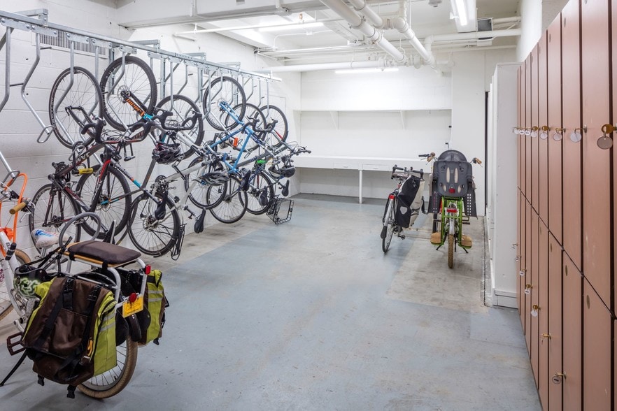 More Photos Of 610 SW Alder St, Portland Office For Sale