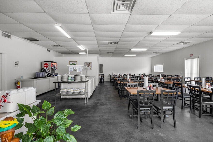 More Photos Of 697 W Cherry St, Jesup Restaurant For Sale