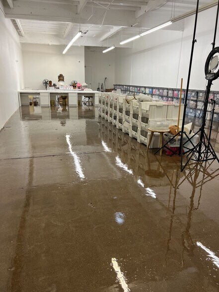 More Photos Of 887 W 16th St, Newport Beach Light Manufacturing For Lease