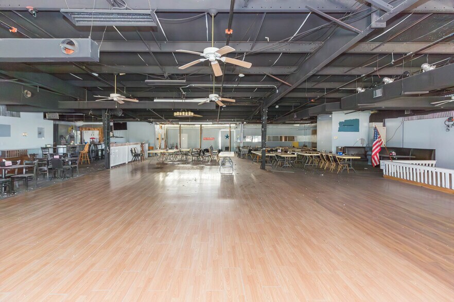 More Photos Of 4024 Paul S Buchman Hwy, Zephyrhills Restaurant For Sale